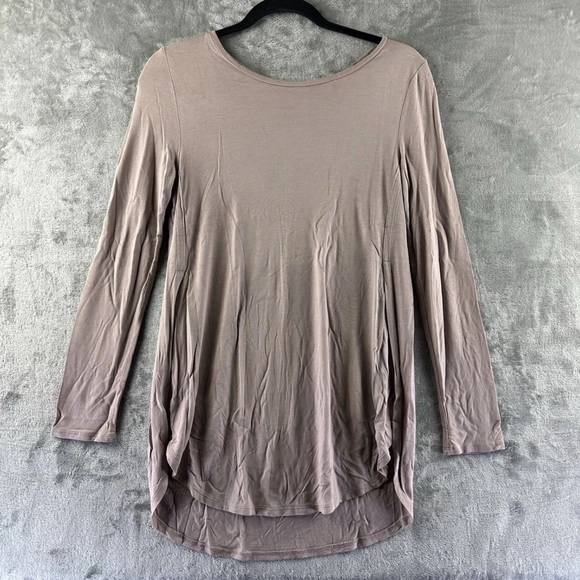 Old Navy Tops - Old Navy T-Shirt Women's XS Light Mauve Pink Long Sleeve High Side Slit